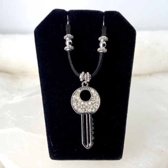 🔴❌ Sale ! key necklace with cz diamonds on black suede cord adjustable boho - Picture 3 of 11